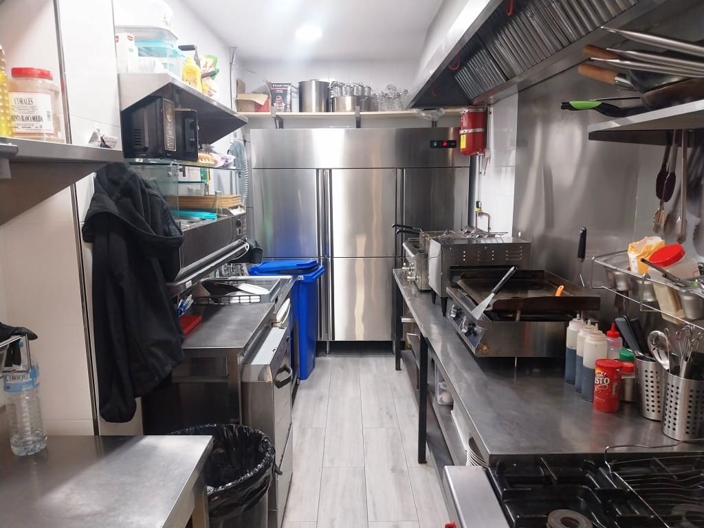 Restaurant/Bar til salgs i Benalmadena - € 34 950 (Ref: 9489745)