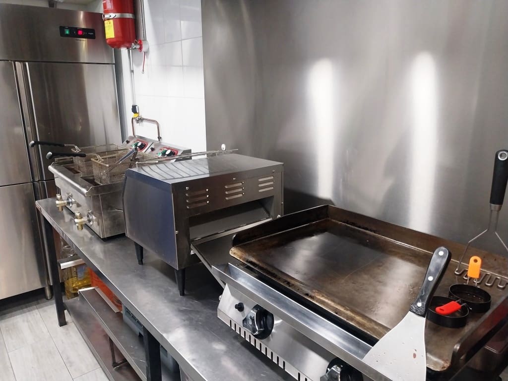 Restaurant/Bar til salgs i Benalmadena - € 34 950 (Ref: 9489745)