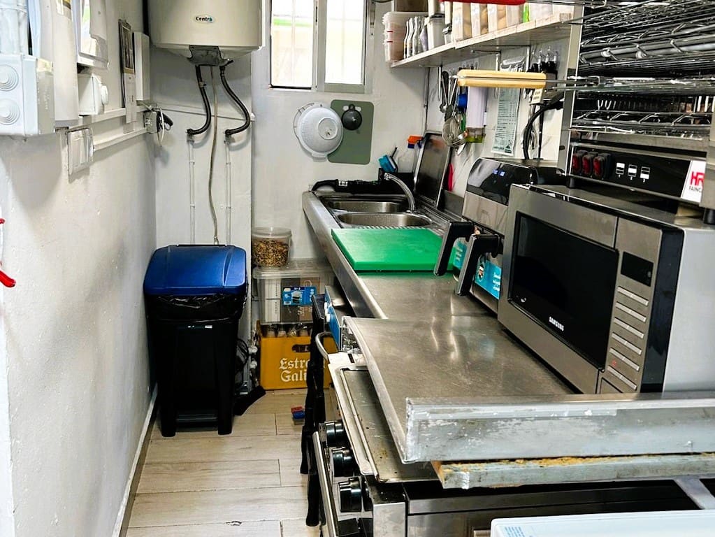 Ravintola/baari myytävänä paikassa Torremolinos - 34 950 € (Ref: 9489943)