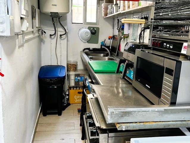 Ravintola/baari myytävänä paikassa Torremolinos - 34 950 € (Ref: 9489943)