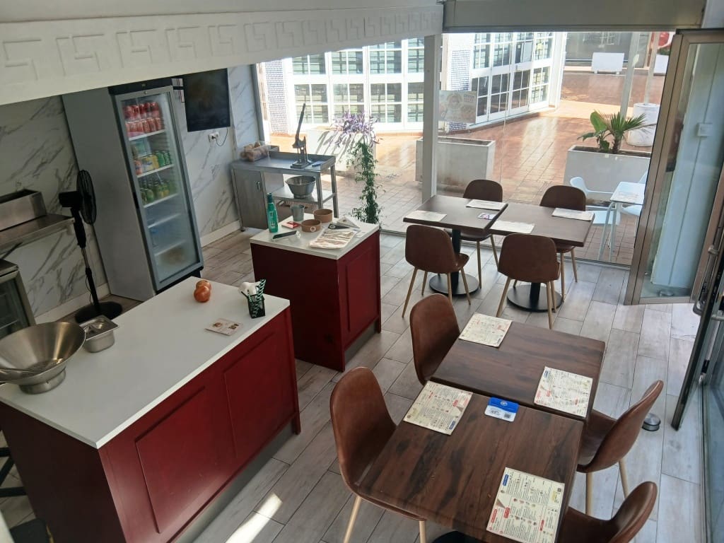 Restaurant/Bar til salgs i Torremolinos - € 32 950 (Ref: 9489943)