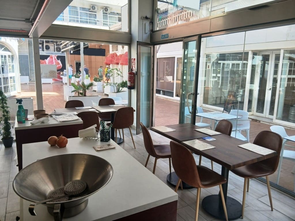 Restaurant/Bar til salgs i Torremolinos - € 32 950 (Ref: 9489943)
