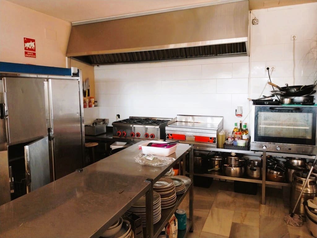 Ravintola/baari myytävänä paikassa Calahonda - 69 950 € (Ref: 9491715)