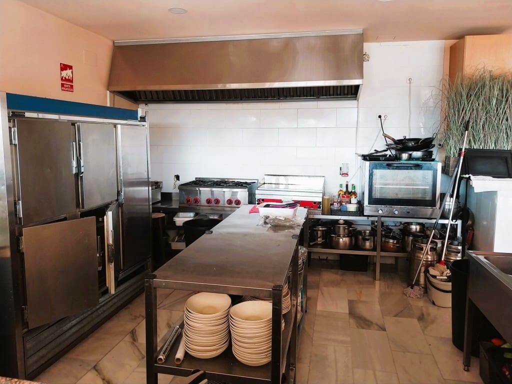 Ravintola/baari myytävänä paikassa Calahonda - 69 950 € (Ref: 9491715)