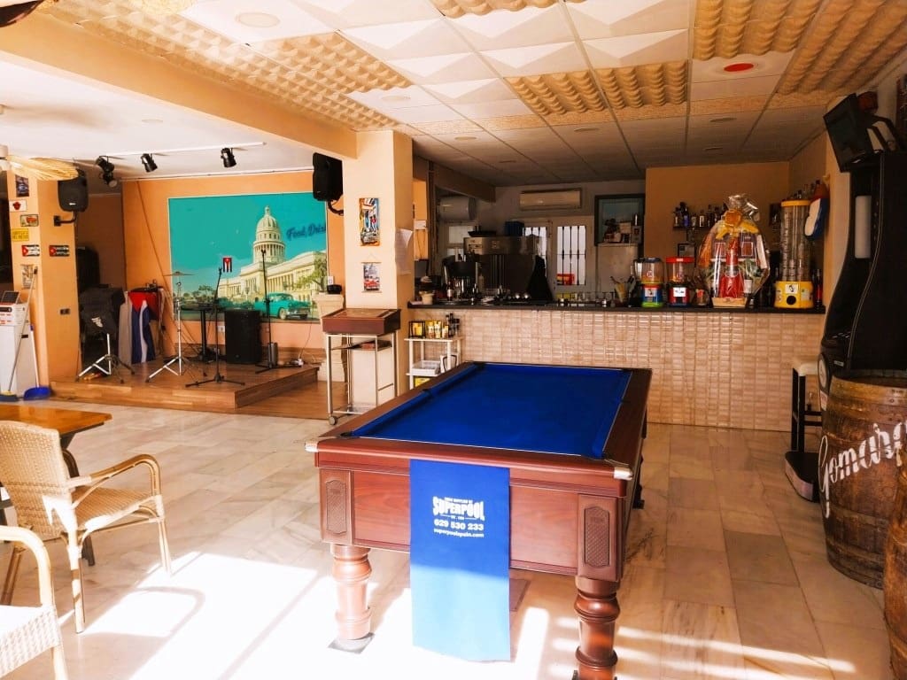 Commercial for sale in Calahonda - € 1,425,000 (Ref: 9491727)