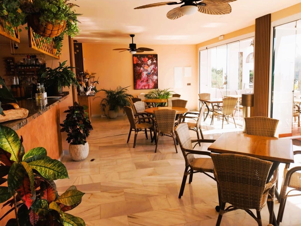 Commercial for sale in Calahonda - € 1,425,000 (Ref: 9491727)