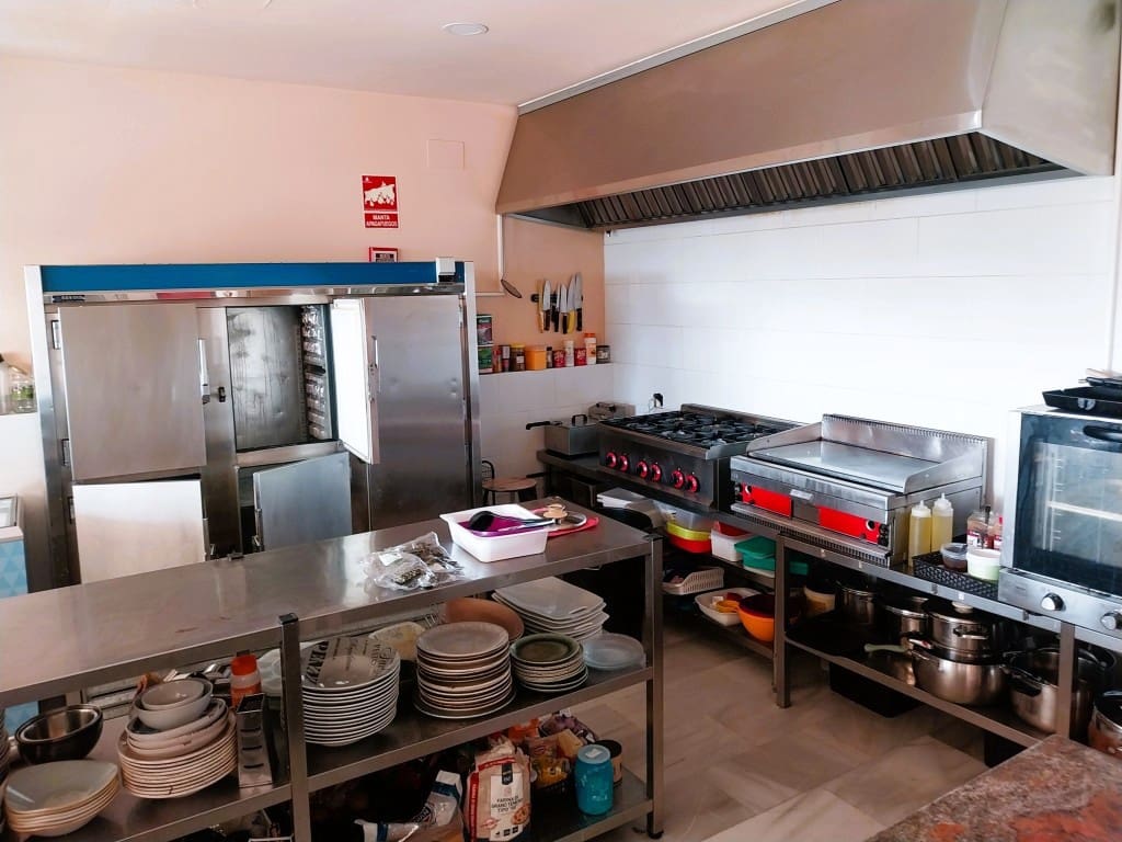 Commercial for sale in Calahonda - € 1,425,000 (Ref: 9491727)