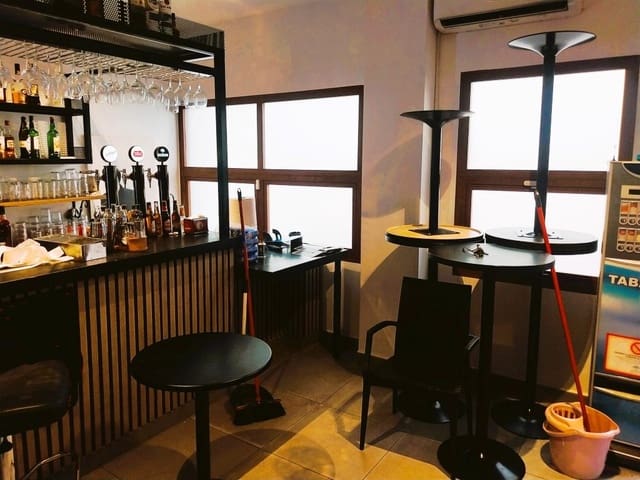 Ravintola/baari myytävänä paikassa Los Boliches , Fuengirola - 47 950 € (Ref: 9495132)