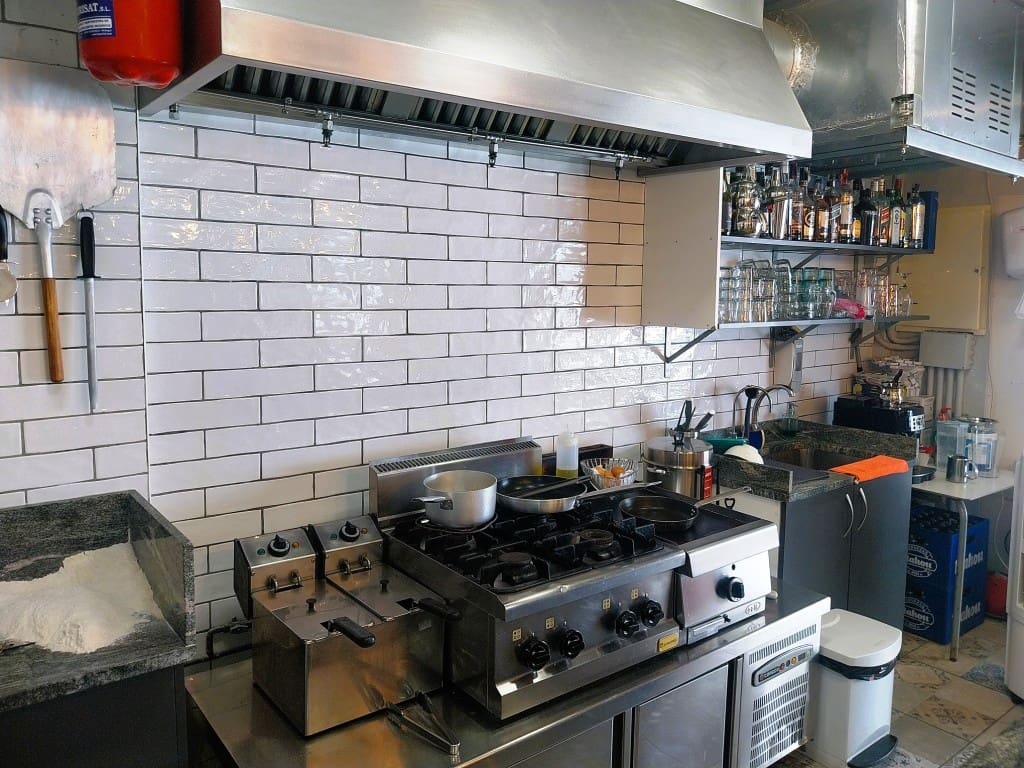 Bar/Restaurante en Fuengirola en venta - 54.950 € (Ref: 9495407)