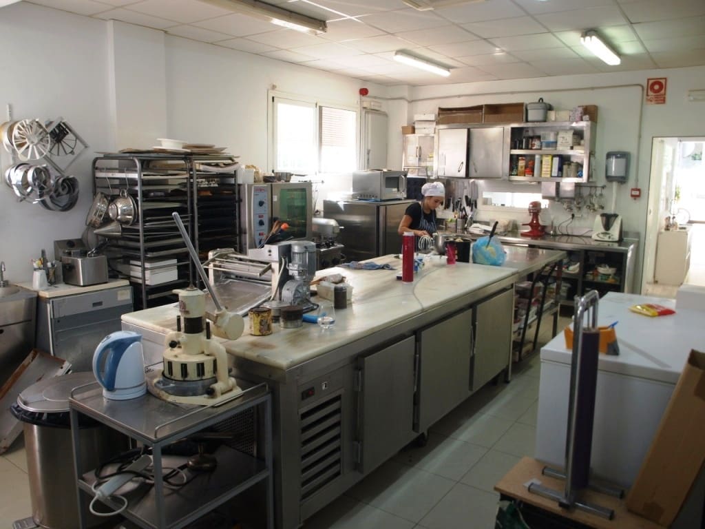 Restaurant/Bar til salgs i Fuengirola - € 74 950 (Ref: 9495499)