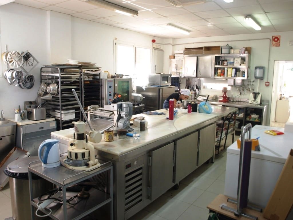 Restaurant/Bar til salgs i Fuengirola - € 74 950 (Ref: 9495499)