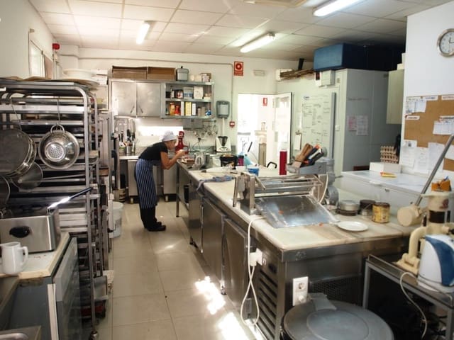 Restaurant/Bar til salgs i Fuengirola - € 74 950 (Ref: 9495499)