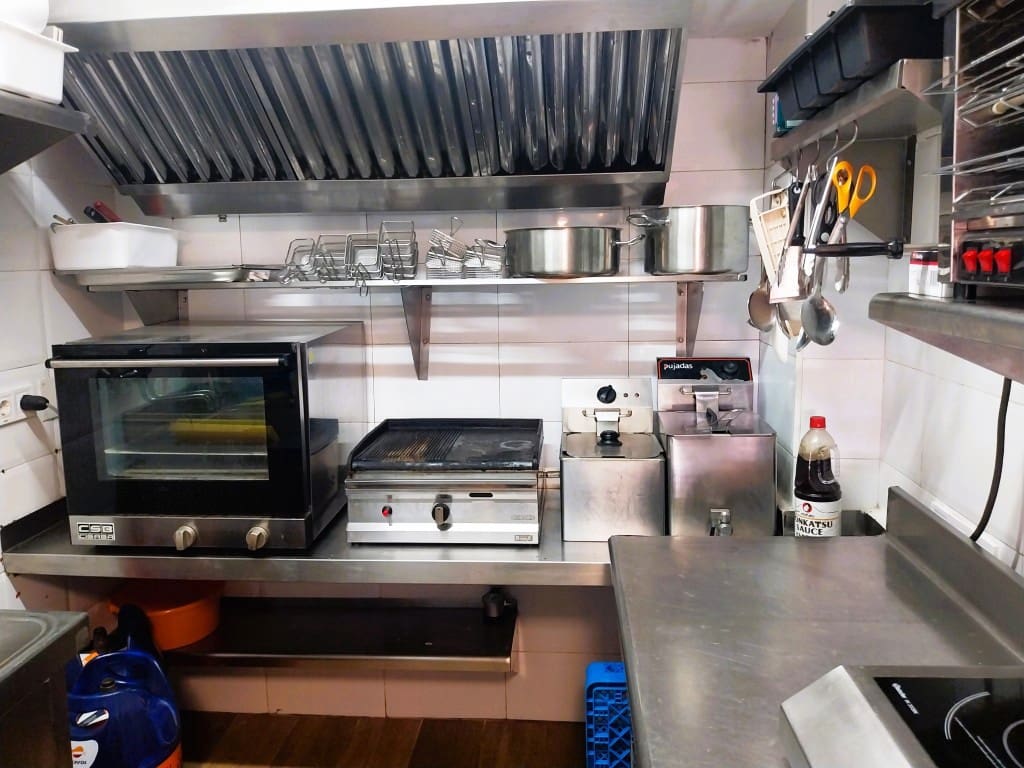 Bar/Restaurant zu verkaufen in Fuengirola - 99.950 € (Ref: 9502996)