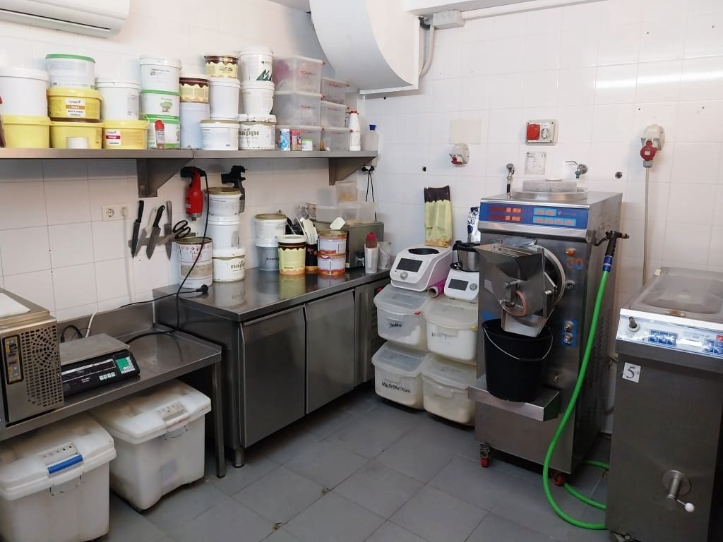 Ravintola/baari myytävänä paikassa Fuengirola - 235 000 € (Ref: 9510176)