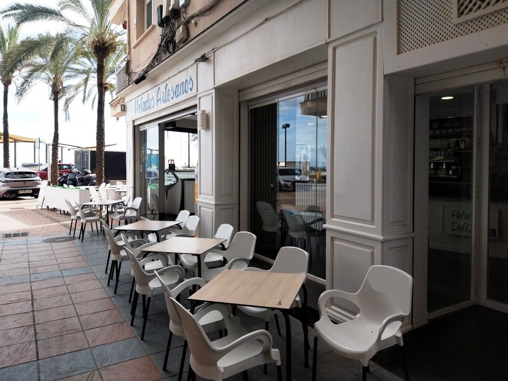 Ravintola/baari myytävänä paikassa Fuengirola - 235 000 € (Ref: 9510176)