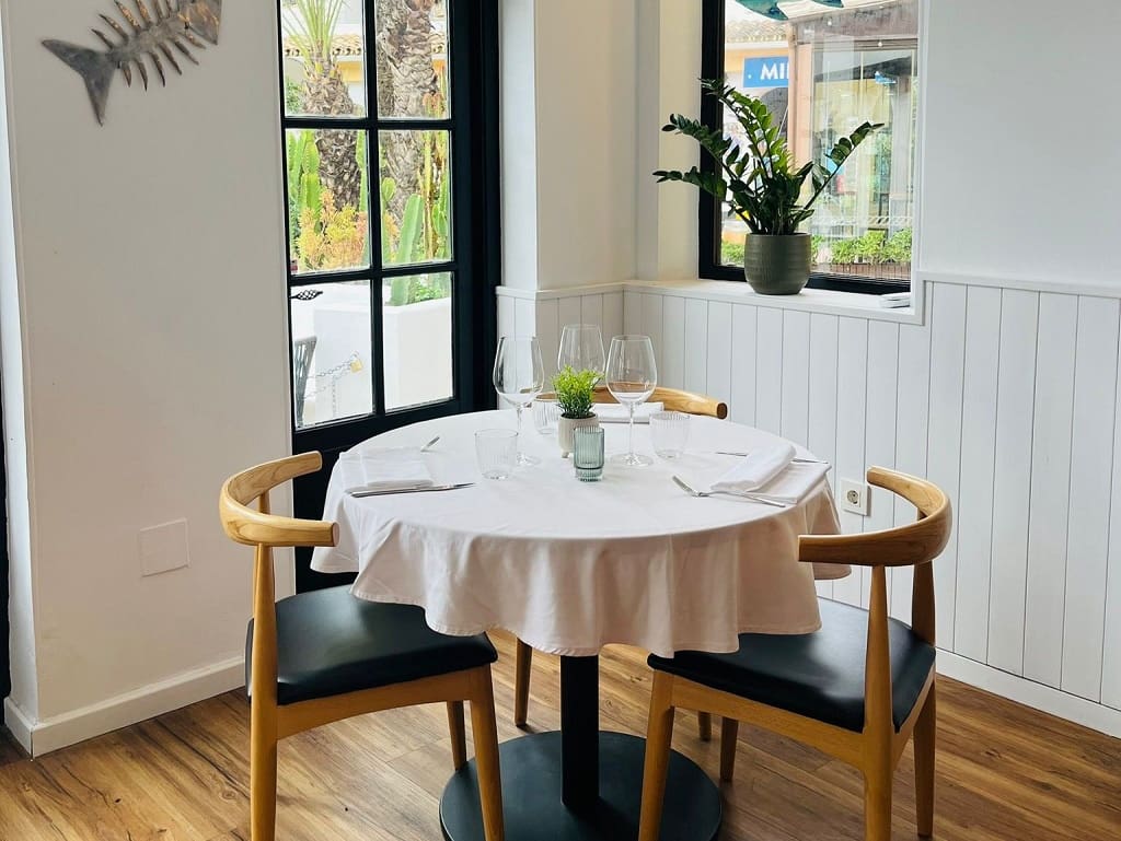 Restaurant/Bar for sale in Marbella - € 225,000 (Ref: 9510191)