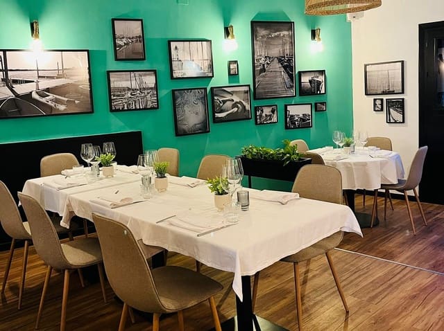 Restaurant/Bar for sale in Elviria - Cabopino, Marbella - € 225,000 (Ref: 9510191)