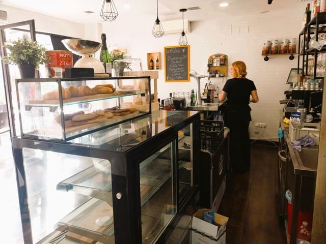 Restaurant/Bar til salgs i Fuengirola - € 59 500 (Ref: 9572070)