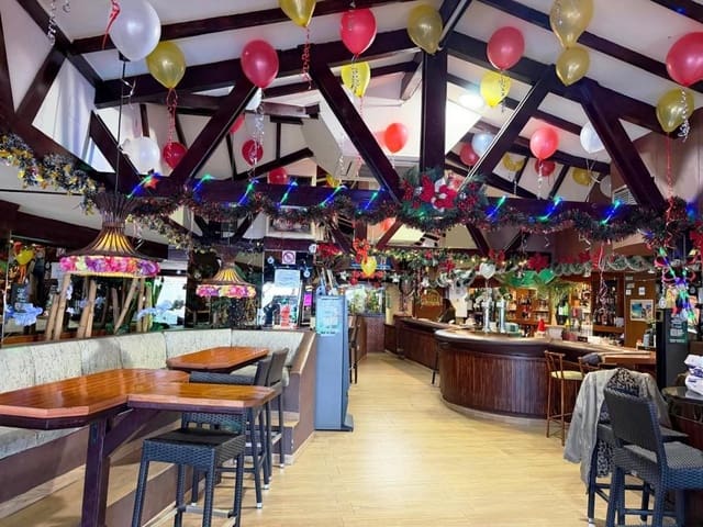 Restaurant/Bar til salgs i Fuengirola - € 1 900 000 (Ref: 9715483)