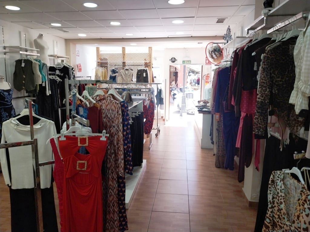 Butik till salu i Fuengirola - 64 950 € (Ref: 9775982)