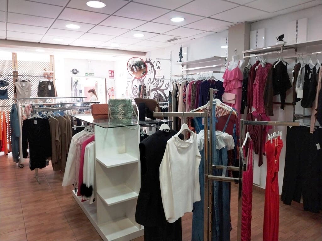 Butik till salu i Fuengirola - 64 950 € (Ref: 9775982)