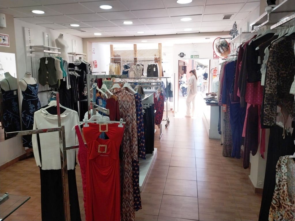 Butik till salu i Fuengirola - 64 950 € (Ref: 9775982)