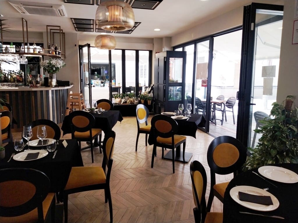 Restaurant/Bar til salgs i Fuengirola - € 280 000 (Ref: 9782008)