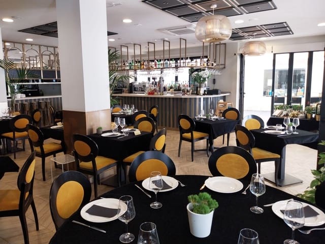 Restaurant/Bar til salgs i Fuengirola - € 280 000 (Ref: 9782008)