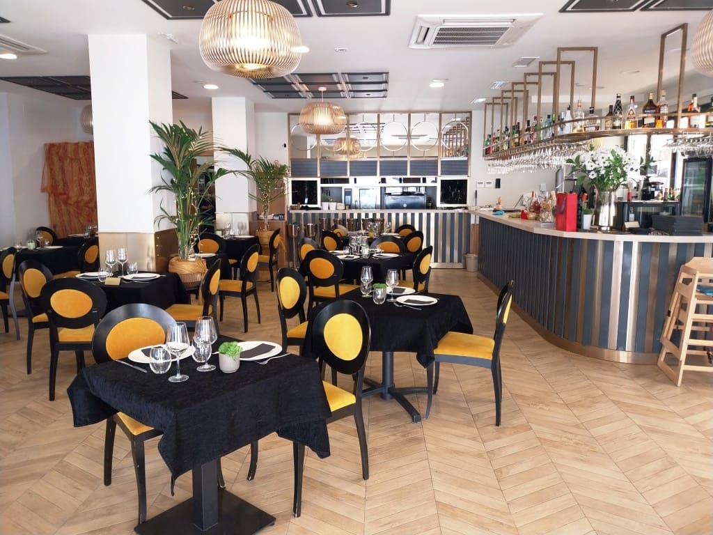 Restaurant/Bar til salgs i Fuengirola - € 280 000 (Ref: 9782008)
