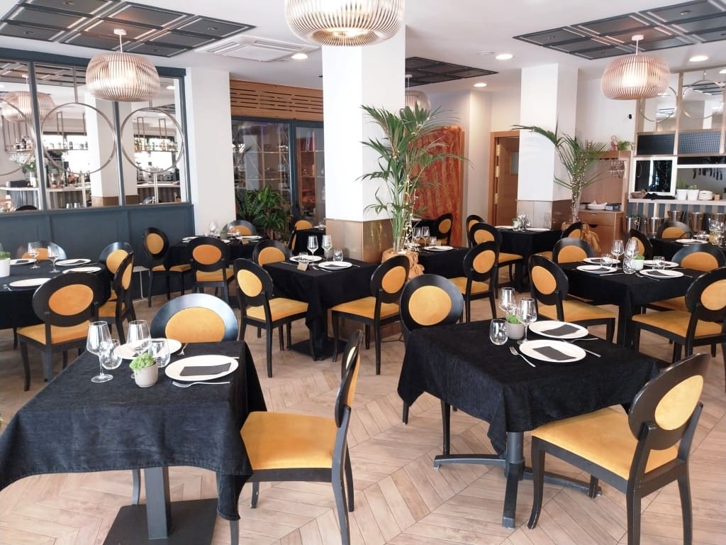Restaurant/Bar til salgs i Fuengirola - € 280 000 (Ref: 9782008)