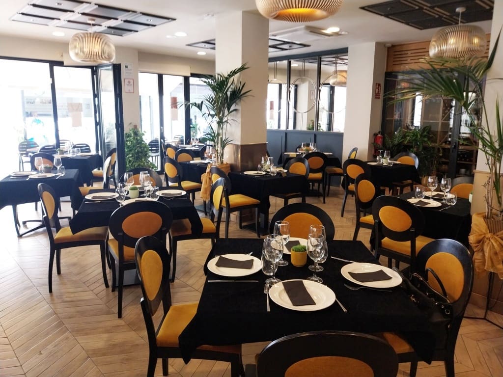 Restaurant/Bar til salgs i Fuengirola - € 280 000 (Ref: 9782008)