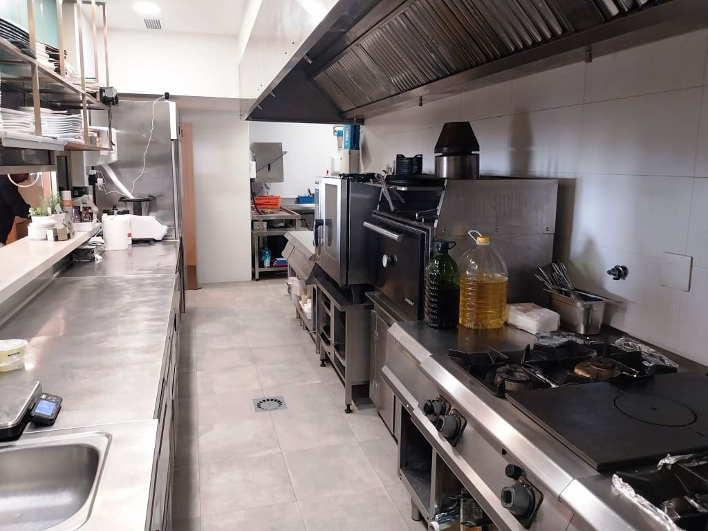 Restaurant/Bar til salgs i Fuengirola - € 280 000 (Ref: 9782008)