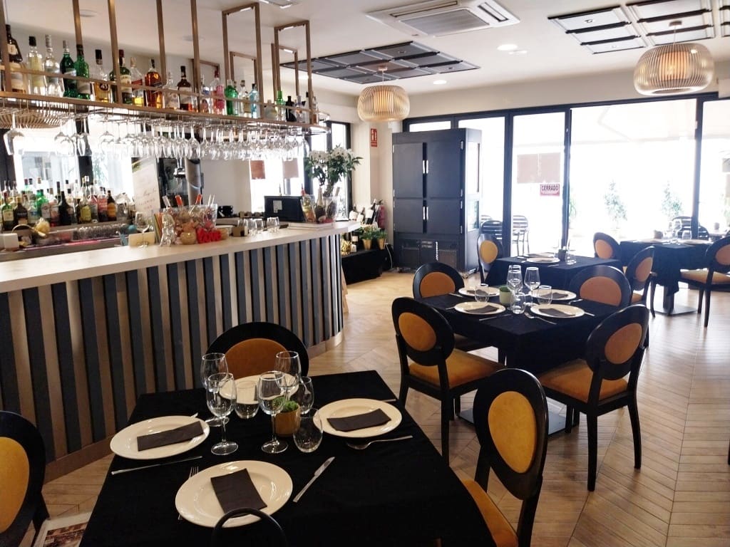 Restaurant/Bar til salgs i Fuengirola - € 280 000 (Ref: 9782008)