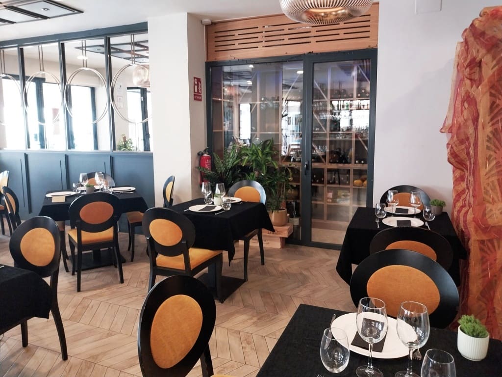 Restaurant/Bar til salgs i Fuengirola - € 280 000 (Ref: 9782008)