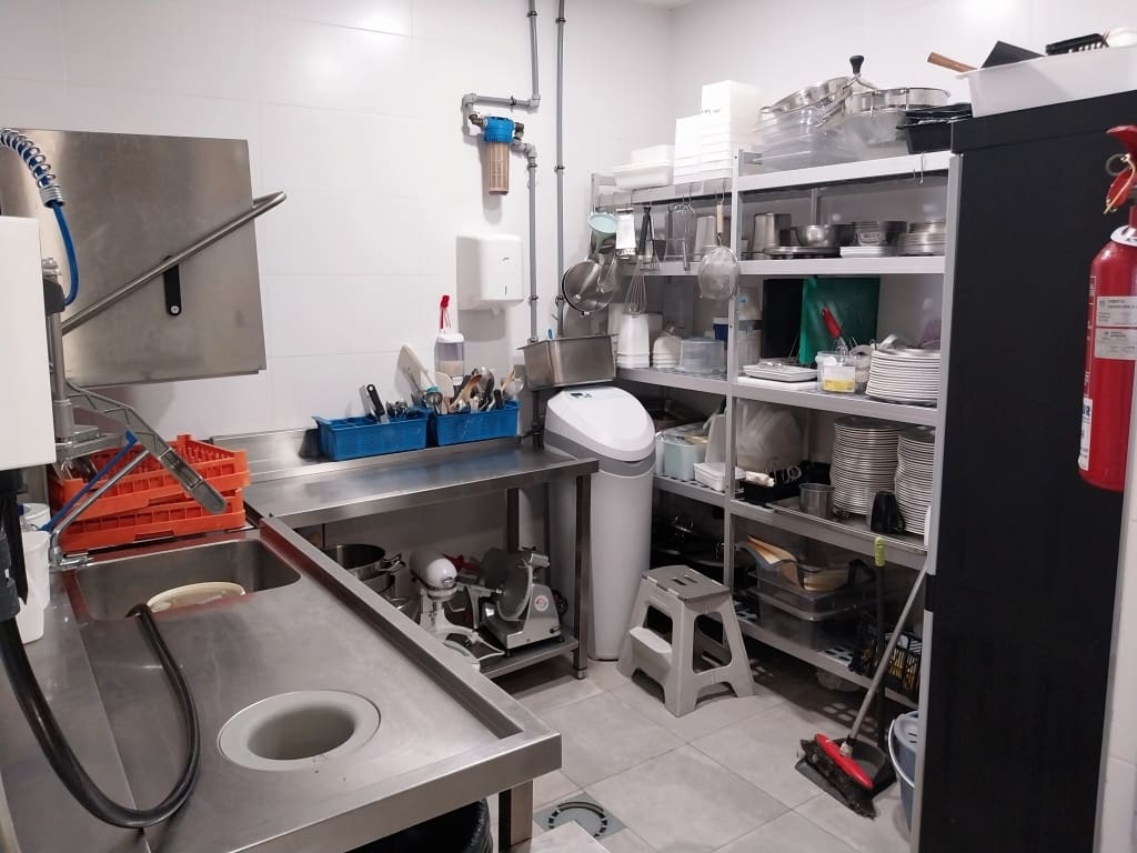 Restaurant/Bar til salgs i Fuengirola - € 280 000 (Ref: 9782008)