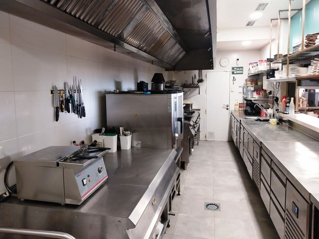 Restaurant/Bar til salgs i Fuengirola - € 280 000 (Ref: 9782008)