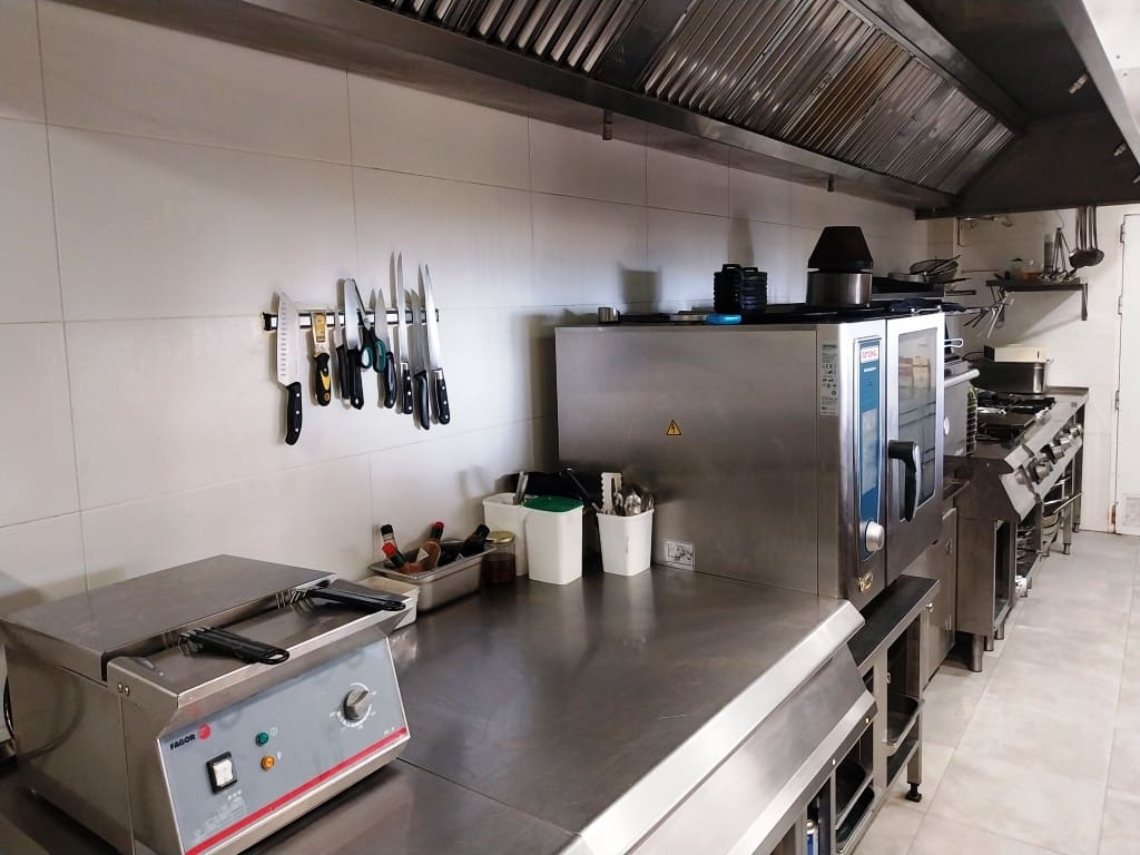 Restaurant/Bar til salgs i Fuengirola - € 280 000 (Ref: 9782008)