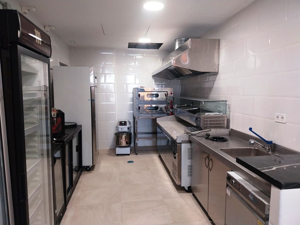 Ravintola/baari myytävänä paikassa Fuengirola - 129 950 € (Ref: 9806901)