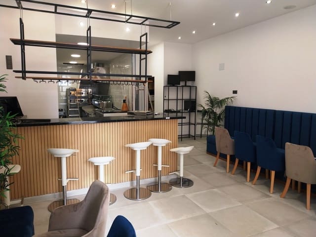 Ravintola/baari myytävänä paikassa Los Boliches , Fuengirola - 129 950 € (Ref: 9806901)