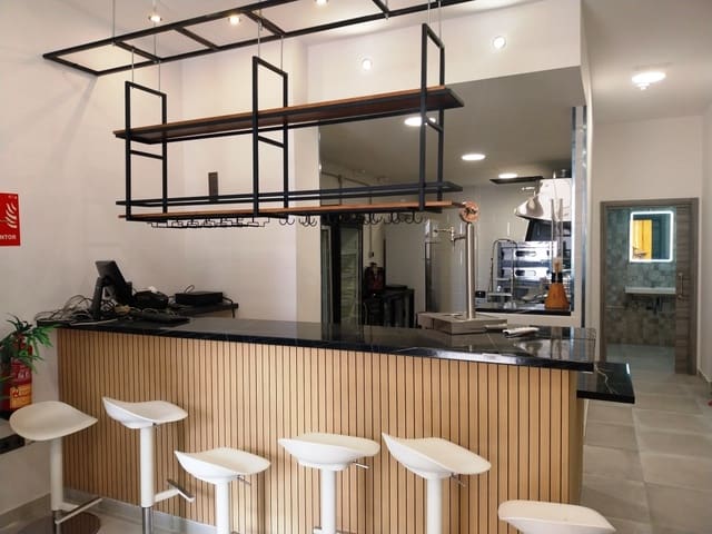 Ravintola/baari myytävänä paikassa Los Boliches , Fuengirola - 129 950 € (Ref: 9806901)