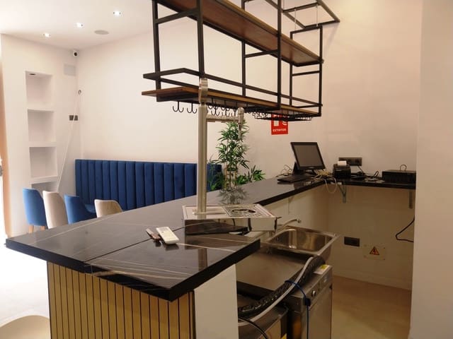 Ravintola/baari myytävänä paikassa Los Boliches , Fuengirola - 129 950 € (Ref: 9806901)