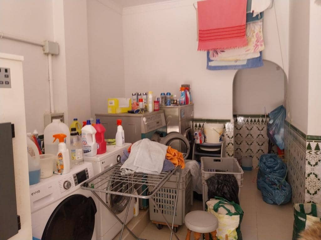 Business for sale in Benalmadena - € 29,950 (Ref: 9841165)