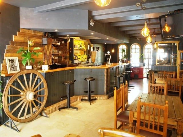 Restaurant/Bar til salg i Fuengirola med swimmingpool - € 64.950 (Ref: 9860564)