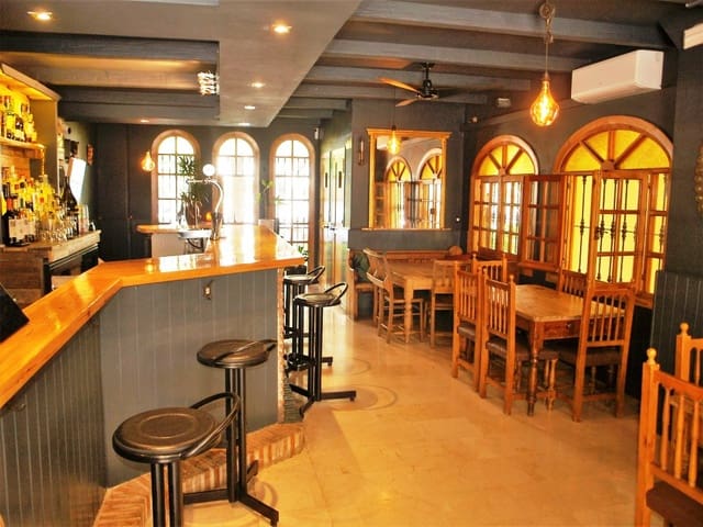 Restaurant/Bar til salg i Fuengirola med swimmingpool - € 64.950 (Ref: 9860564)