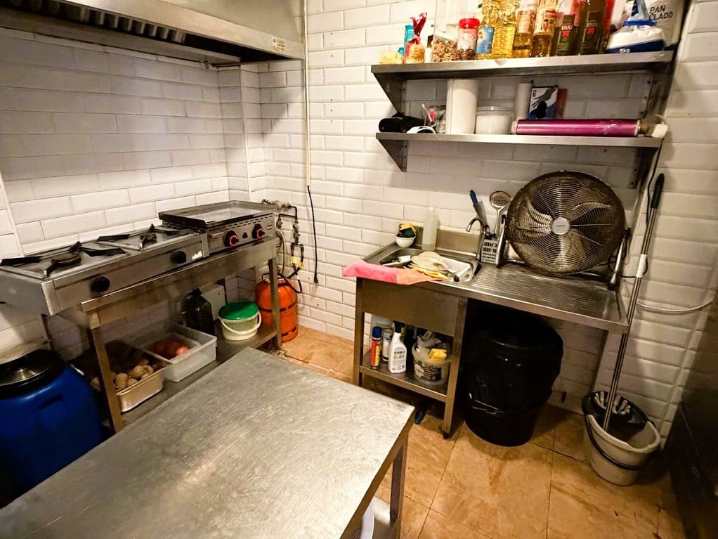 Restaurant/Bar til salgs i Fuengirola - € 134 950 (Ref: 9895236)