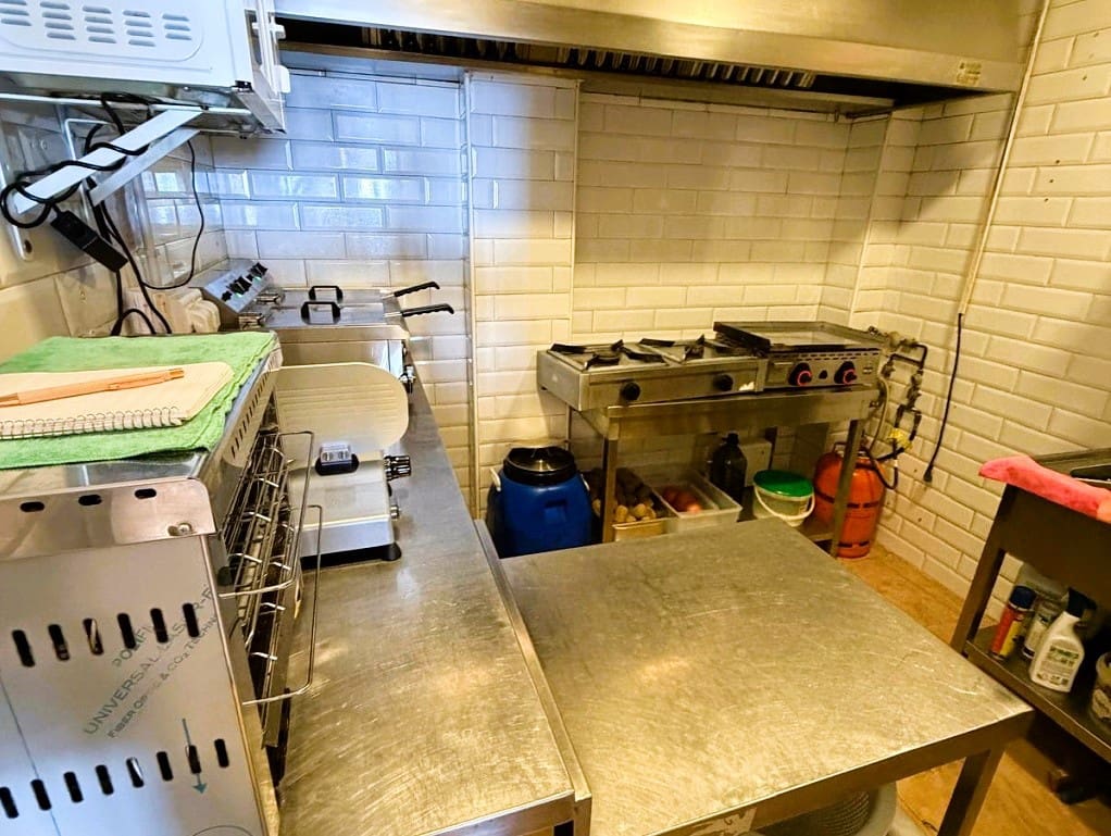 Restaurant/Bar til salgs i Fuengirola - € 134 950 (Ref: 9895236)