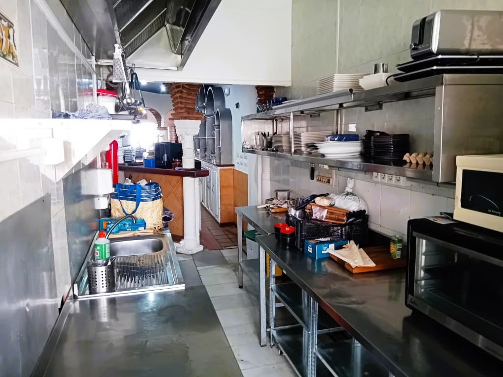 Restaurant/Bar for sale in Fuengirola - € 39,950 (Ref: 9918856)