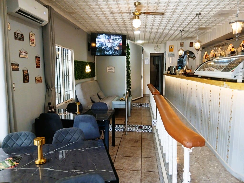 Restaurant/Bar til salg i Torremolinos - € 57.950 (Ref: 9944823)