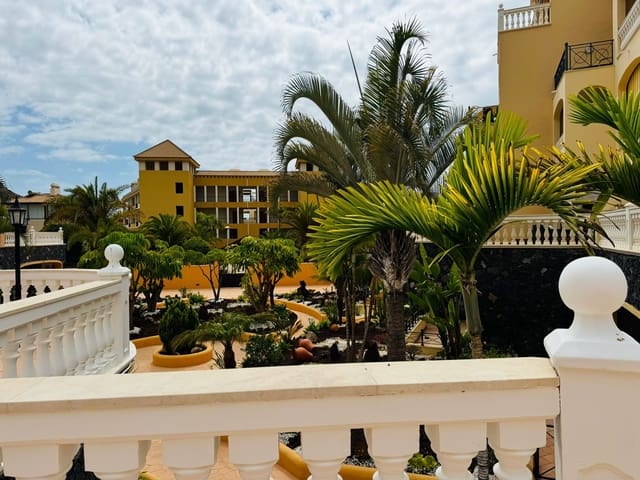 Apartamento Playa de 2 habitaciones en Los Cristianos, Arona en venta con piscina - 389.000 € (Ref: 9622033)