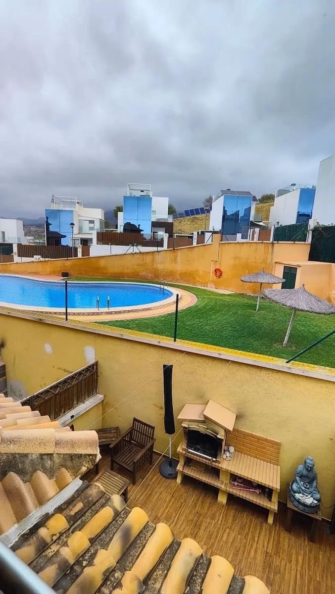 3 makuuhuone Rivitalo myytävänä paikassa Finestrat - 465 000 € (Ref: 9343398)